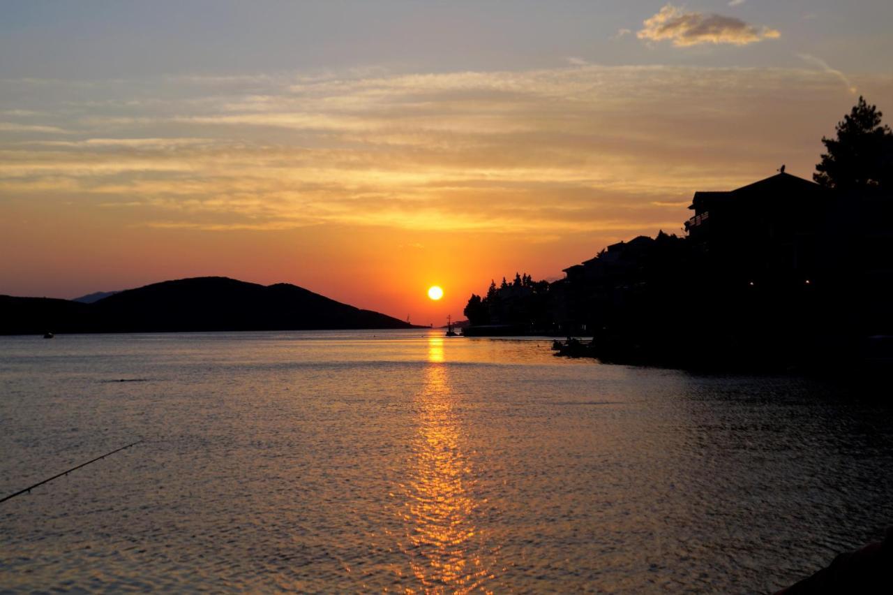 Villa Obad Guest House Неум Екстериор снимка
